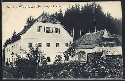 AK Schwarzenberg am Böhmerwald, Hinteranger, Gasthaus Wögerbauer mit Nebengebäude, vom Garten gesehen