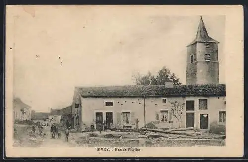 AK Sivry, Rue de l`Église avec clocher et passants