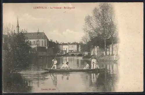 AK Lunéville, La Vezouze et St-Léopold avec une barque sur la rivière