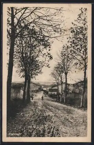 AK Coincourt, Route bordée d`arbres menant au village en hiver