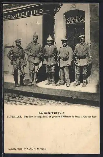 AK Lunéville, Pendant l`occupation, un groupe d`Allemands dans la Grande-Rue