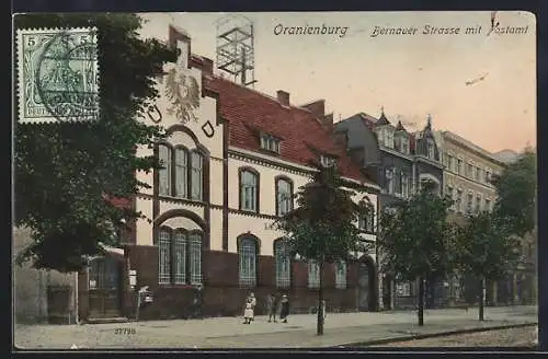 AK Oranienburg, Bernauer Strasse mit Postamt