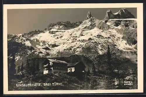 AK Lindauerhütte, Ansicht der Berghütte mit Drei Türme