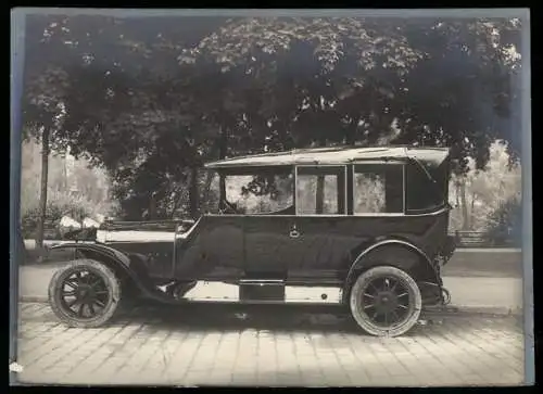 Fotografie Auto Protos 10 /30 PS Landaulet, PKW mit Weinberger-Karosserie vor der Fabrik Zeppelinstr. 71 in München