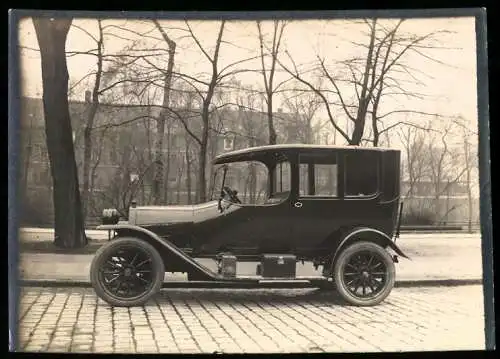 Fotografie Auto Limousine, PKW mit Weinberger-Karosserie vor der Fabrik Zeppelinstr. 71 in München