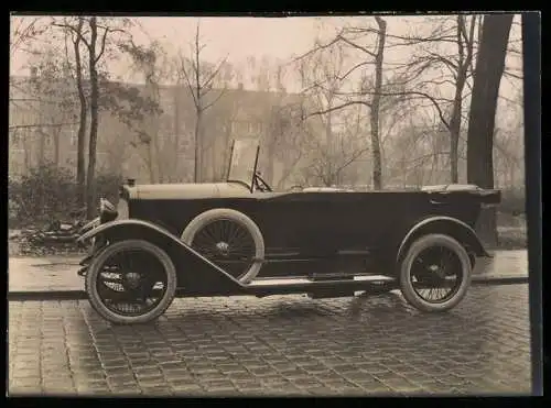 Fotografie Auto Phaeton Cabriolet, PKW mit Weinberger-Karosserie vor der Fabrik Zeppelinstr. 71 in München