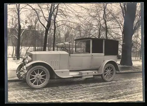 Fotografie Auto Protos Landaulet, PKW mit Weinberger-Karosserie vor der Fabrik Zeppelinstr. 71 in München