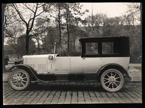 Fotografie Auto Protos 10 /30 PS Landaulet, PKW mit Weinberger-Karosserie vor der Fabrik Zeppelinstr. 71 in München