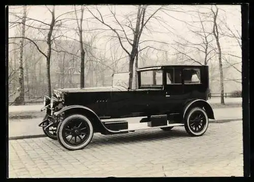 Fotografie Auto Protos 18 /50 PS Landaulet, PKW mit Weinberger-Karosserie vor der Fabrik Zeppelinstr. 71 in München