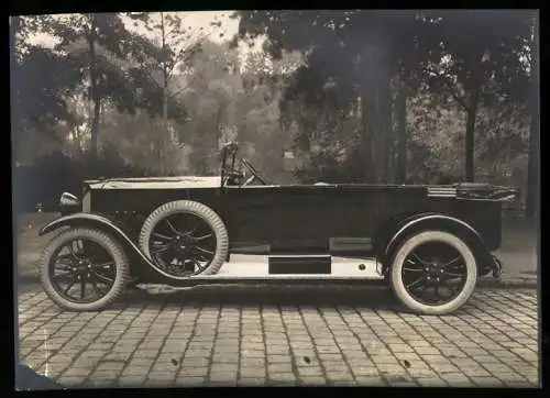 Fotografie Auto Protos 10 /30 PS Phaeton Cabrio, PKW mit Weinberger-Karosserie vor der Fabrik Zeppelinstr. 71 in München