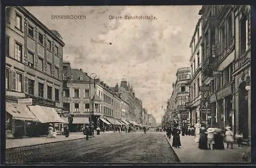 AK Saarbrücken, Obere Bahnhofstrasse mit Geschäften