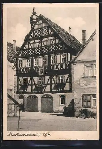 AK Prichsenstadt /Ufr., Strassenpartie mit Rathaus