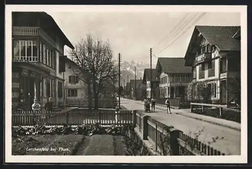 AK Lerchenfeld b. Thun, Strassenpartie am Postamt