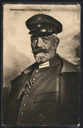 AK Reichskanzler von Bethmann Hollweg in Uniform mit Mütze