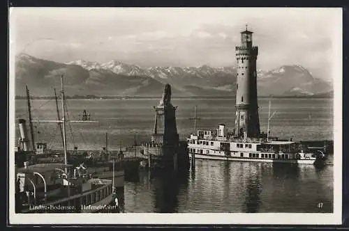 AK Lindau /Bodensee, Hafeneinfahrt mit Leuchtturm