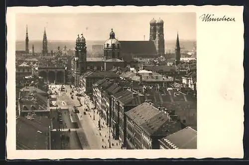 AK München, Strassenpartie mit Odeonsplatz & Feldherrnhalle