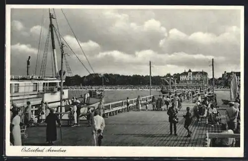 AK Arendsee, Ostseebad, Uferpartie mit Brücke