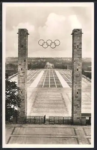 AK Berlin, Reichssportfeld, Blick durch das Osttor auf die Kampfbahn, Olympia