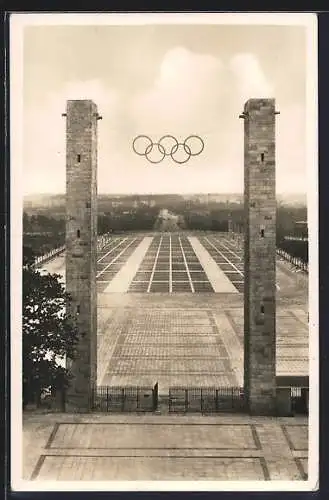 AK Berlin, Reichssportfeld, Blick durch das Osttor auf die Kampfbahn, Olympia