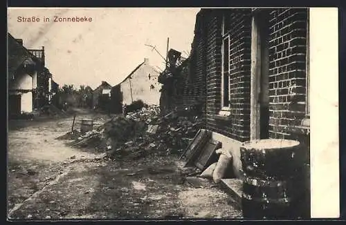 AK Zonnebeke, Strasse mit zerstörten Gebäuden