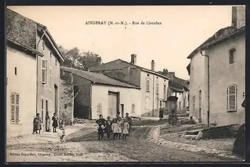 AK Aingeray, Rue de Liverdun avec des enfants jouant dans la rue