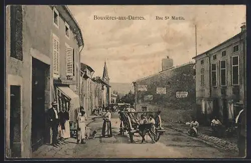 AK Bouxières-aux-Dames, Rue St Martin animée avec habitants et commerces