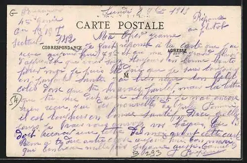 AK Saint-Clément, Vue intérieure avec habitants sur la place principale