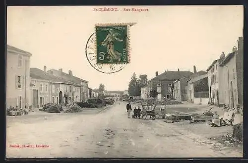 AK Saint-Clément, Rue Mangenot avec scène de rue animée
