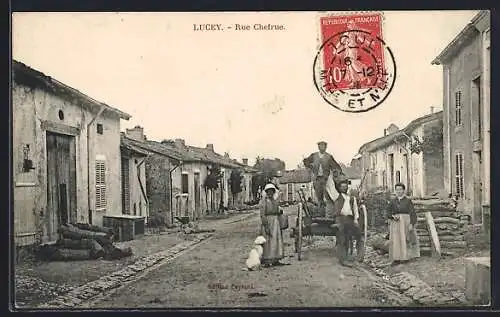 AK Lucey, Rue Chefrue avec habitants et charrette