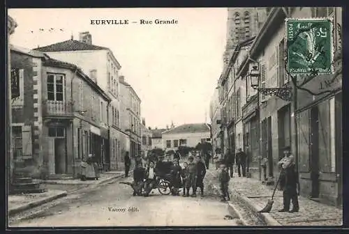 AK Eurville, Rue Grande avec habitants et commerces