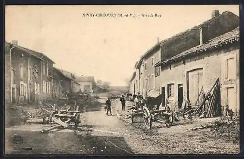 AK Xivry-Circourt, Grande Rue avec charrettes et villageois