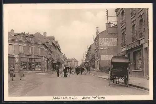 AK Jarny, Avenue Jean-Jaurès avec passants et calèche