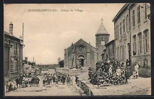 AK Jeandelaincourt, Centre du village avec église et habitants