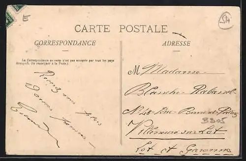 AK Avricourt, Souvenir d`Axicourt avec rue bordée de maisons et passants