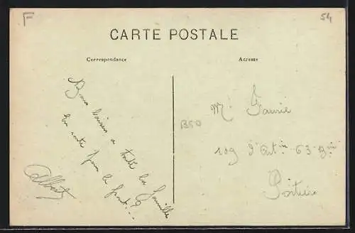 AK Bouxières-aux-Dames, Grande Rue animée avec habitants et église en arrière-plan