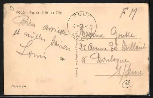 AK Foug, Rue de l`Hôtel de Ville animée avec passants et bâtiments anciens