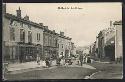AK Dombasle, Rue Nationale animée avec habitants et commerces