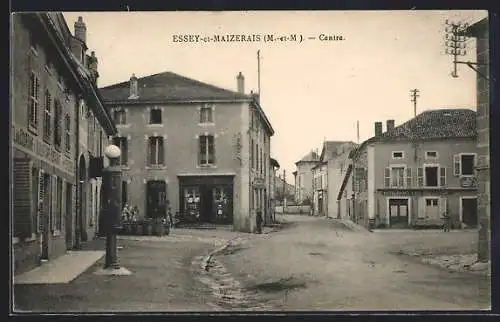 AK Essey-et-Maizerais, Centre du village avec bâtiments anciens et rue principale