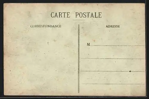 AK Nancy, Caserne Thiry avec défilé militaire et foule rassemblée