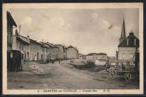 AK Domèvre-sur-Vezouze, Grande Rue et église avec charrette à droite