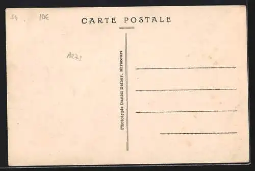 AK Domèvre-sur-Vezouze, Grande Rue et église avec charrette à droite
