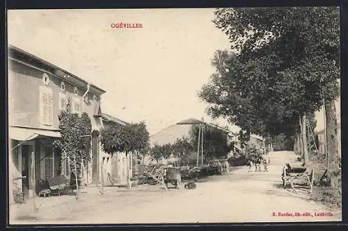 AK Ogéviller, Vue de la rue principale avec maisons et arbres