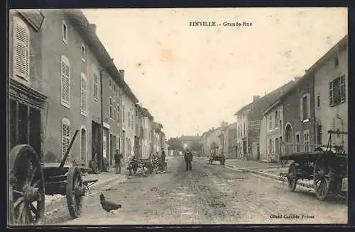 AK Einville, Grande-Rue avec chariots et poule sur la route