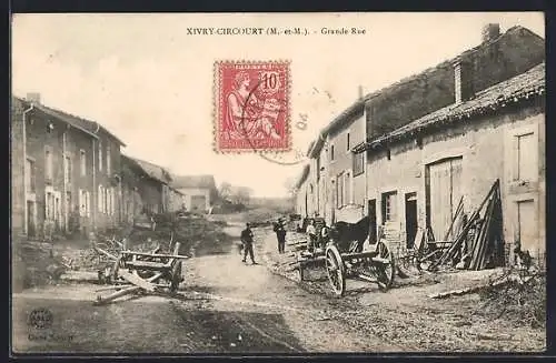 AK Xivry-Circourt, Grande Rue avec charrettes et villageois