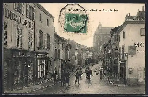 AK Saint-Nicolas-du-Port, Grande Rue animée avec passants et boutiques