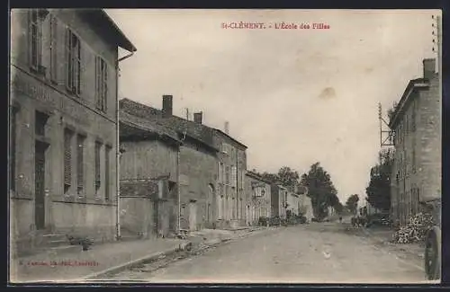 AK St-Clément, L`École des Filles et rue principale