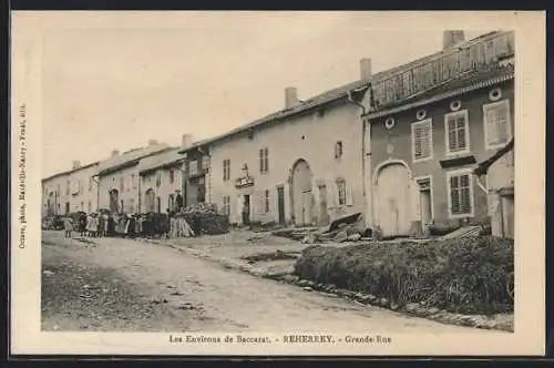 AK Reherrey, Grande-Rue avec maisons traditionnelles et habitants