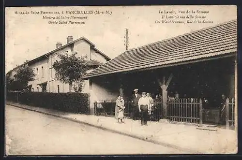 AK Mancieulles, Le Lavoir, Rue de la Somme et habitants devant le lavoir