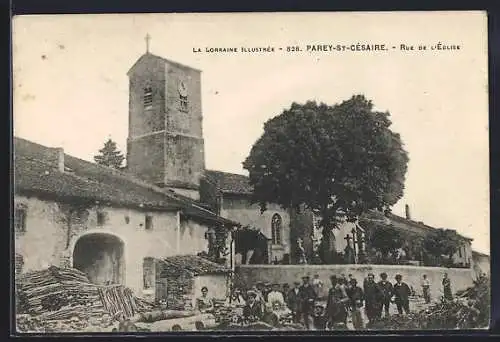 AK Parey-St-Césaire, Rue de l`Église avec habitants devant l`église et le clocher