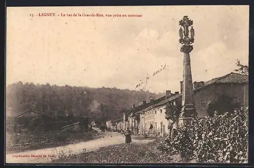 AK Lagney, Le bas de la Grande-Rue, vue prise en montant